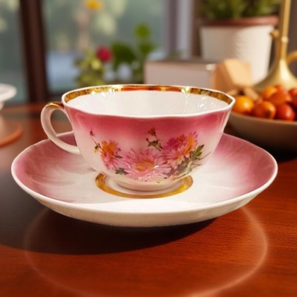 Vintage Bone china Set teapot lid creamer, sugar bowl lid 6 teacups 6 saucers - Picture 2 of 11